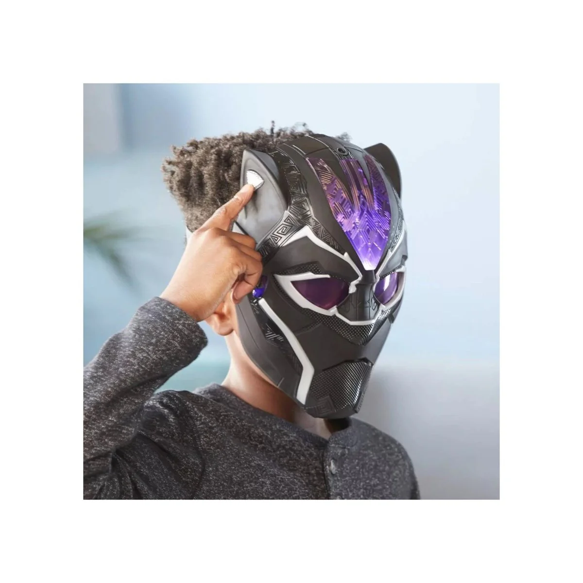 Black Panther Light-Up Vibranium Mask, Avengers, 1 Count - Image 4