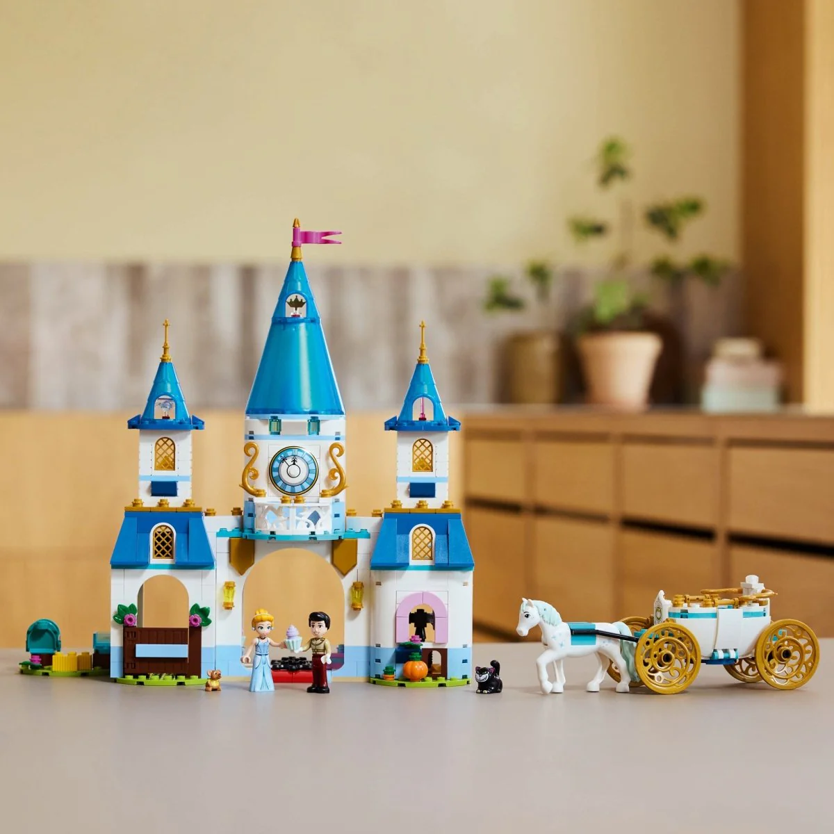 LEGO Disney Cinderella's Castle & Horse Carriage, 43275, Ages 6+, 596 Pieces - Image 10