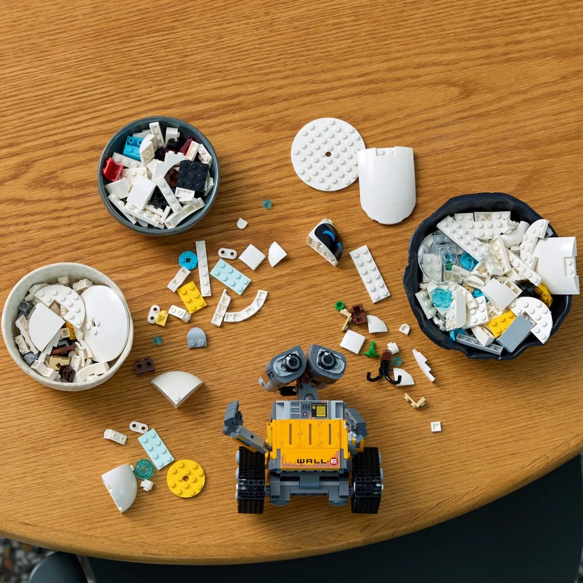 LEGO Disney WALL-E and EVE, 43279, Ages 18+, 811 Pieces - Image 10
