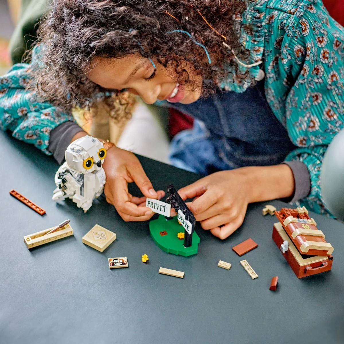 LEGO Harry Potter Hedwig at 4 Privet Drive, 76425, Ages 7+, 337 Pieces - Image 10