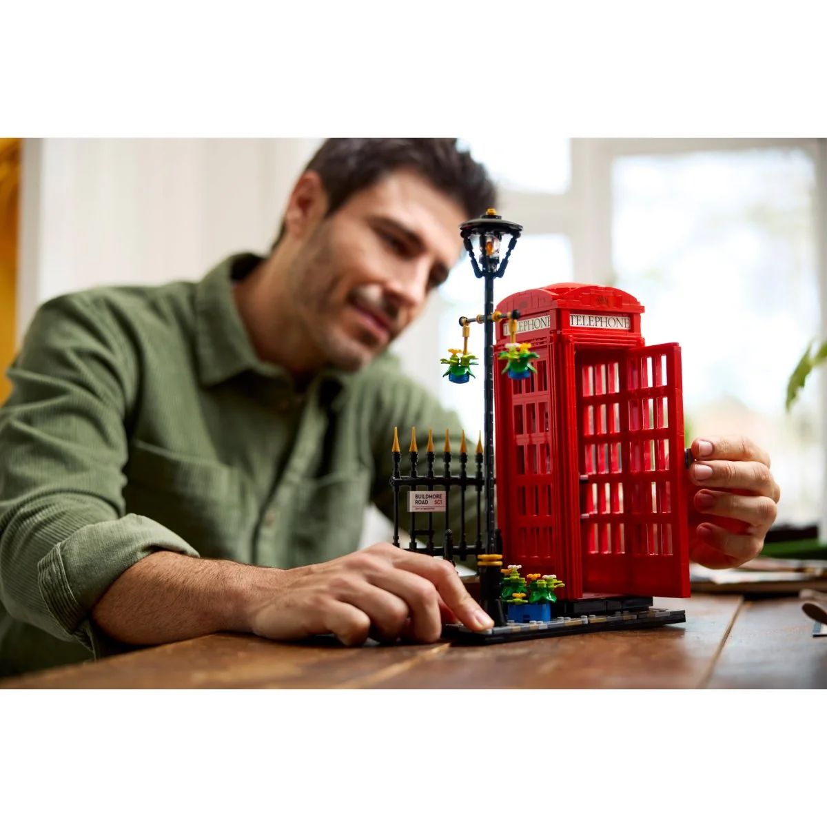 LEGO Ideas Red London Telephone Box, 21347, Ages 18+, 1460 Pieces - Image 6