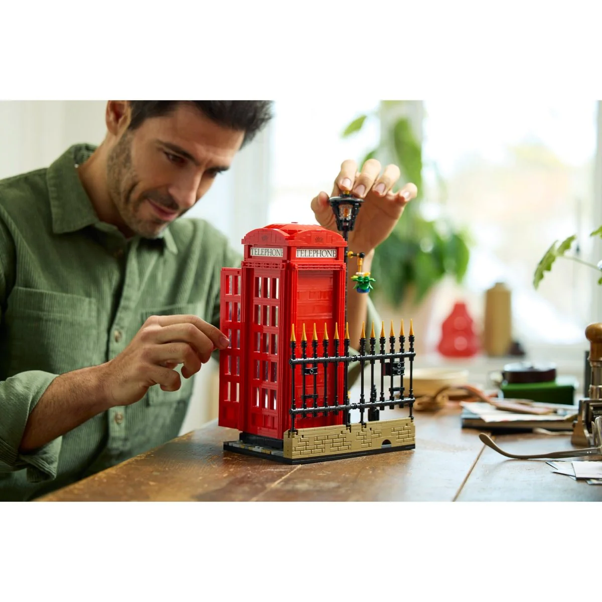 LEGO Ideas Red London Telephone Box, 21347, Ages 18+, 1460 Pieces - Image 7
