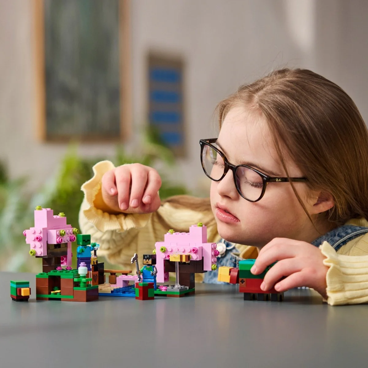 LEGO Minecraft The Cherry Blossom Garden, 21260, Ages 8+, 304 Pieces - Image 10