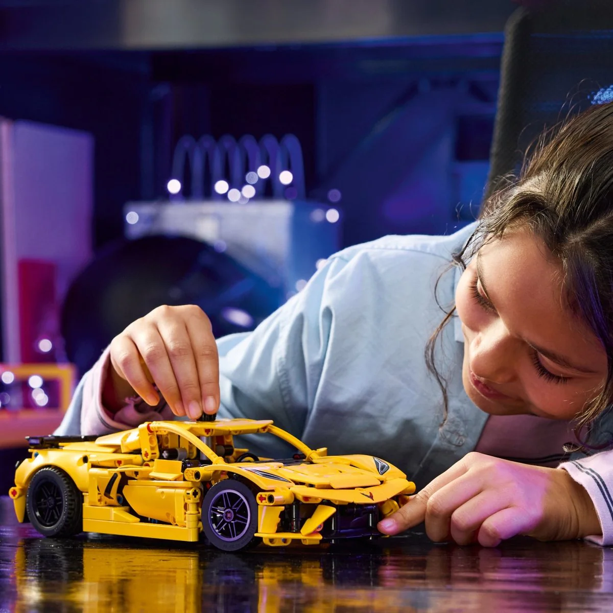 LEGO Technic Chevrolet Corvette Stingray, 42205, Ages 9+, 732 Pieces - Image 12