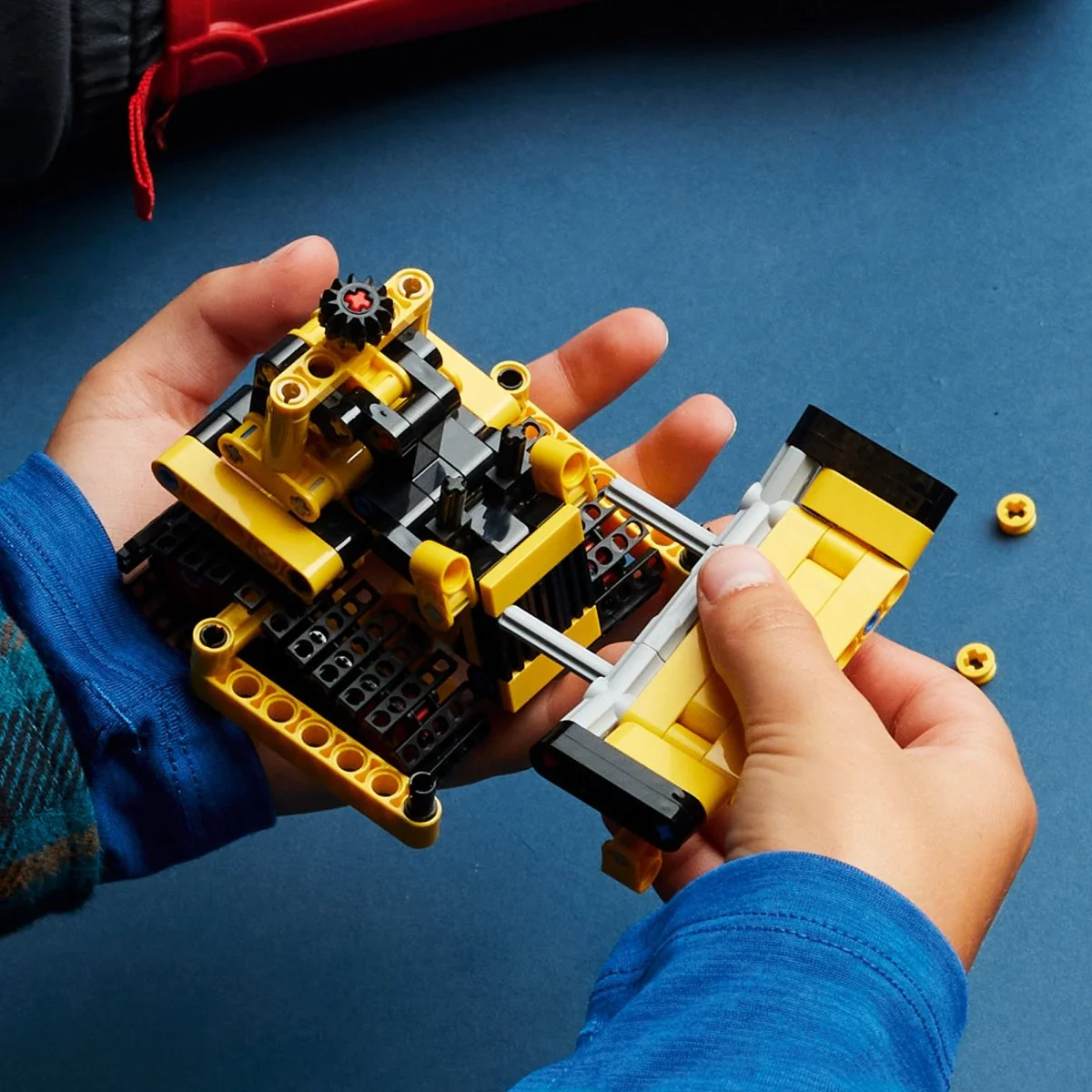 LEGO Technic Heavy-Duty Bulldozer, 42163, Ages 7+, 195 Pieces - Image 6