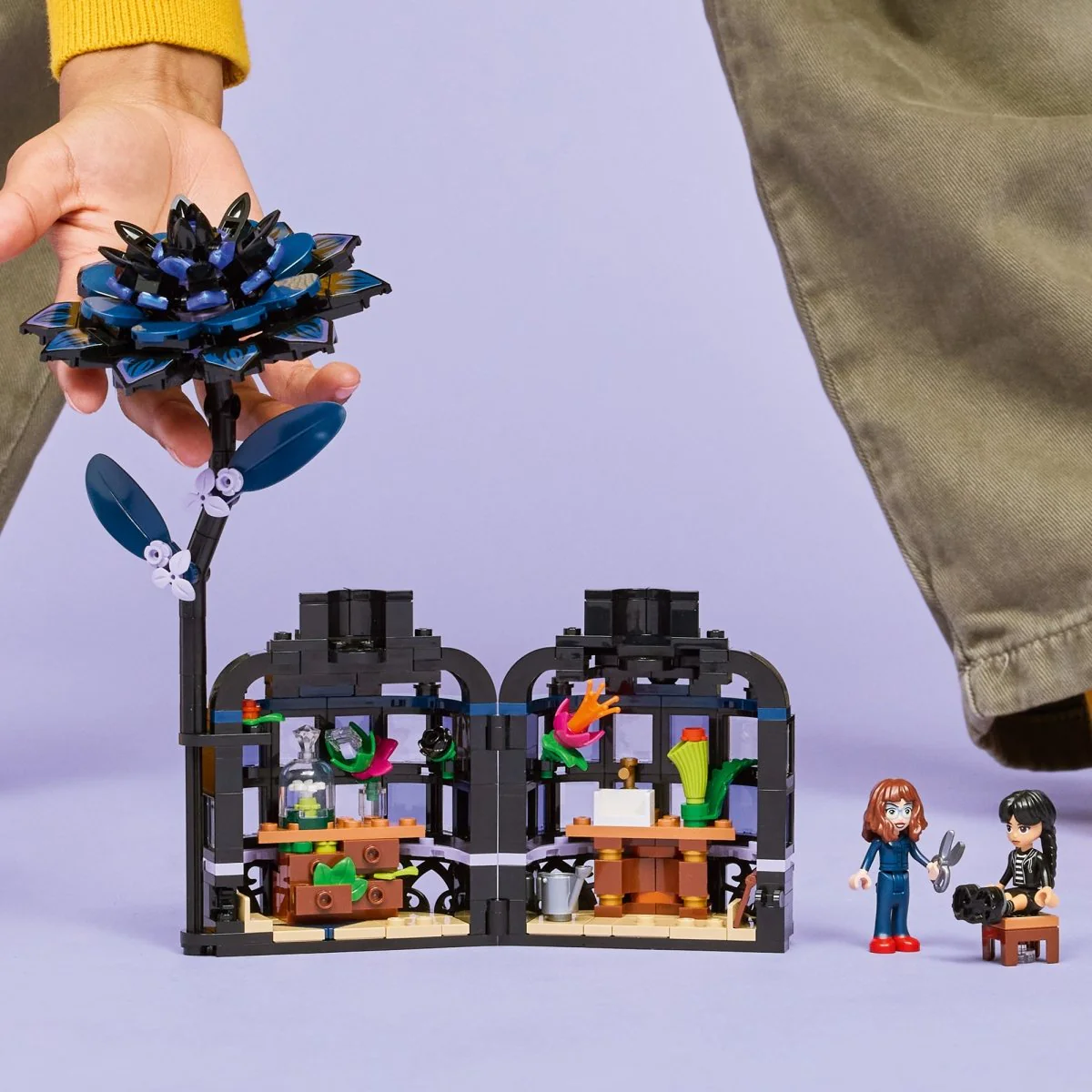 LEGO Wednesday Black Dahlia Flower, 76784, Ages 9+, 358 Pieces - Image 11