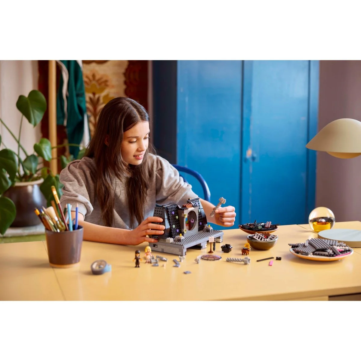 LEGO Wednesday & Enid's Dorm Room, 76781, Ages 10+, 750 Pieces - Image 9
