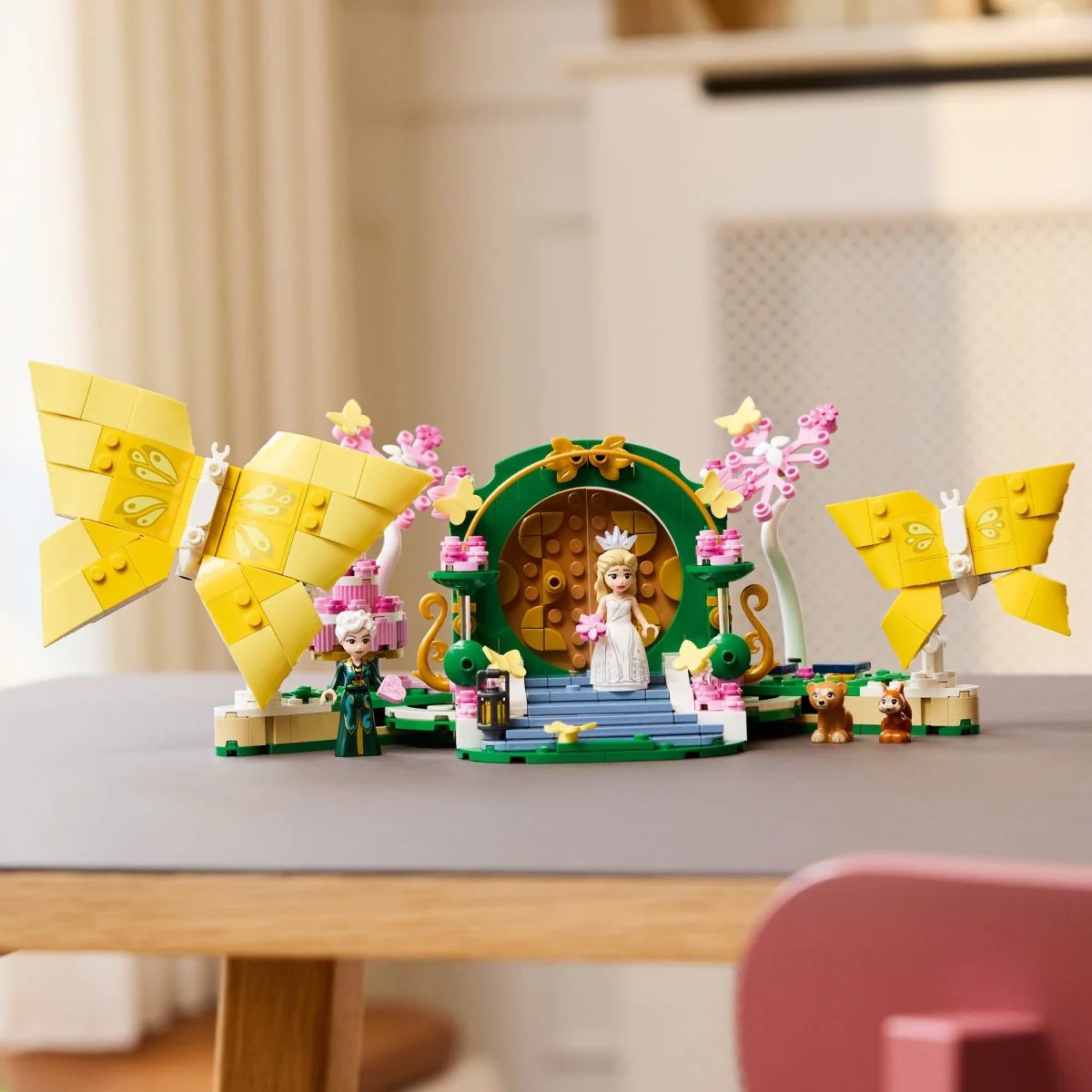 LEGO Wicked Glinda's Wedding Day, 75688, Ages 8+, 476 Pieces - Image 11